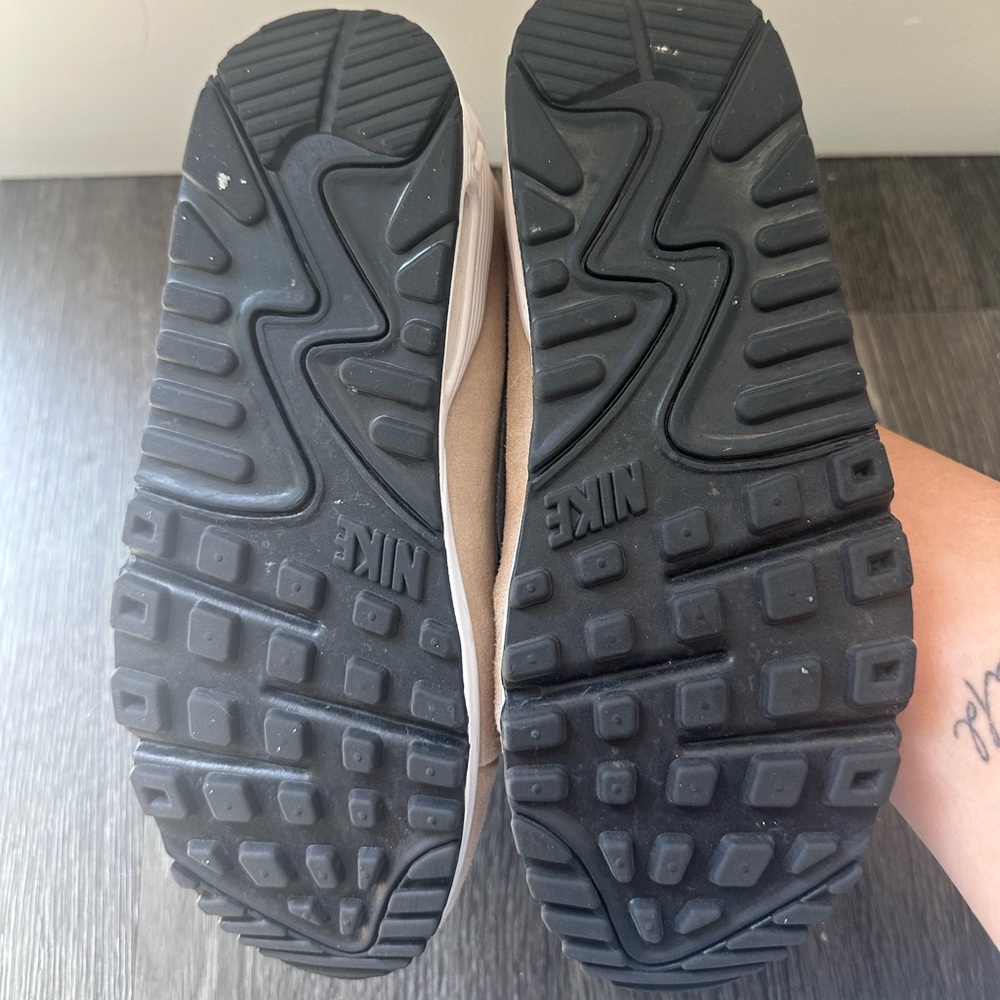 Nike Air Max 90 Futura - Picture 4 of 9